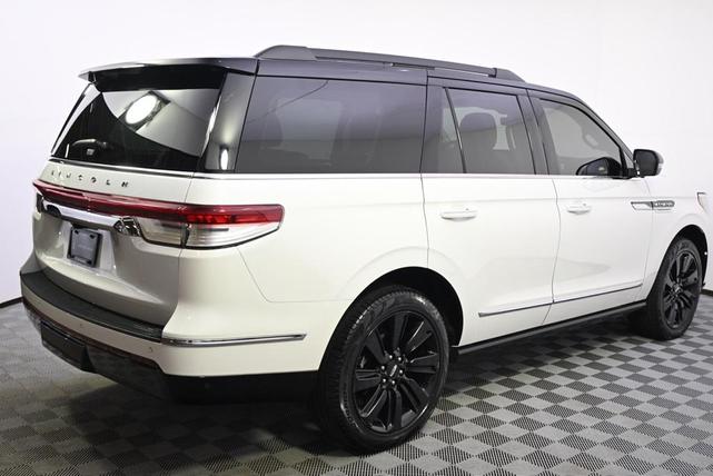 Photo of 2024 Pristine White Metallic Tri-Coat Lincoln Navigator