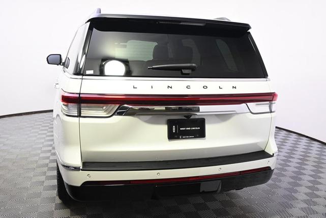 Photo of 2024 Pristine White Metallic Tri-Coat Lincoln Navigator