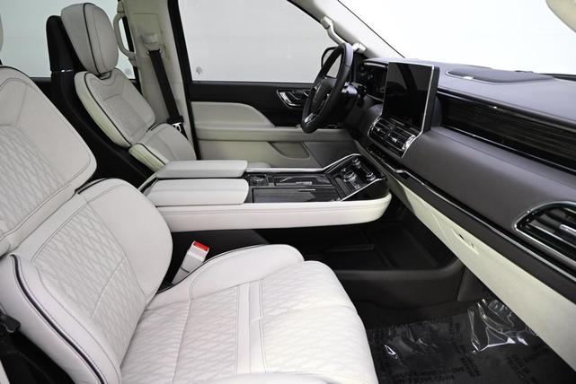 Photo of 2024 Pristine White Metallic Tri-Coat Lincoln Navigator