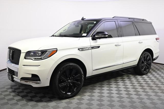 Photo of 2024 Pristine White Metallic Tri-Coat Lincoln Navigator
