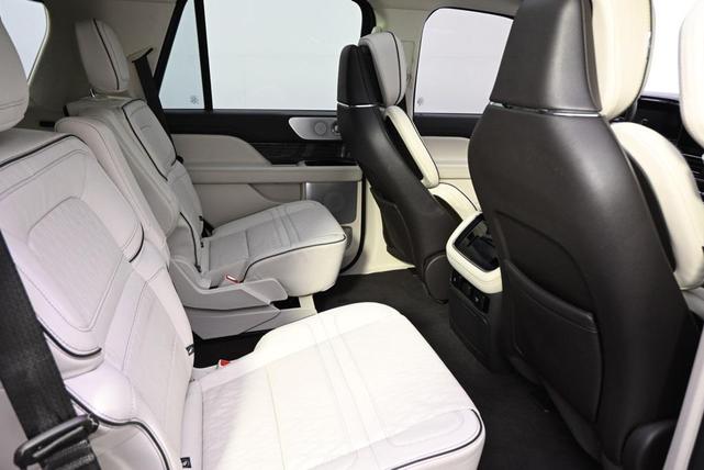 Photo of 2024 Pristine White Metallic Tri-Coat Lincoln Navigator