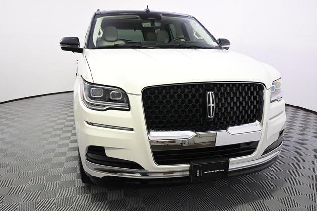 Photo of 2024 Pristine White Metallic Tri-Coat Lincoln Navigator