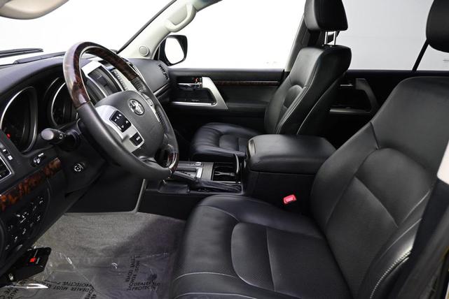 Photo of 2015 Black Toyota Land Cruiser
