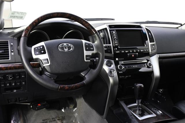 Photo of 2015 Black Toyota Land Cruiser