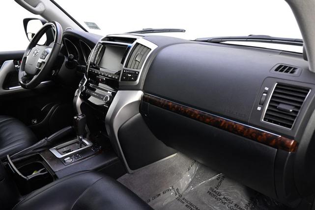 Photo of 2015 Black Toyota Land Cruiser