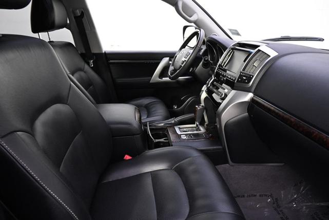 Photo of 2015 Black Toyota Land Cruiser
