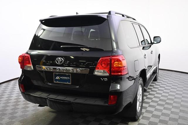 Photo of 2015 Black Toyota Land Cruiser