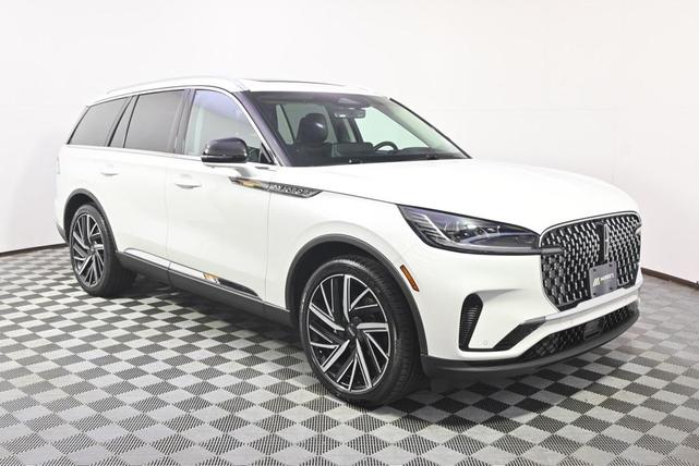 Photo of 2025 White Metallic Lincoln Aviator