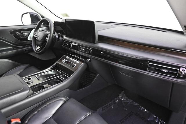 Photo of 2025 White Metallic Lincoln Aviator