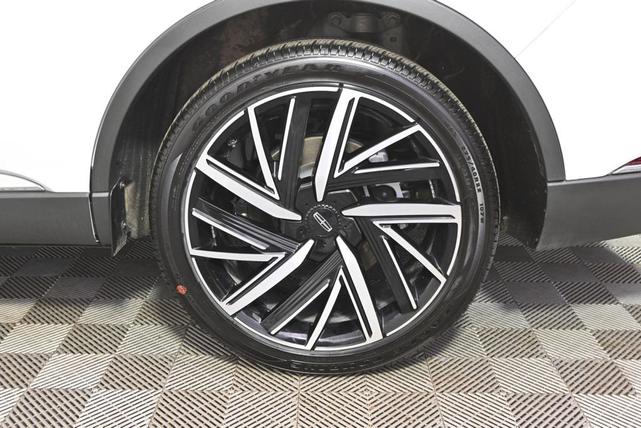 Photo of 2025 White Metallic Lincoln Aviator