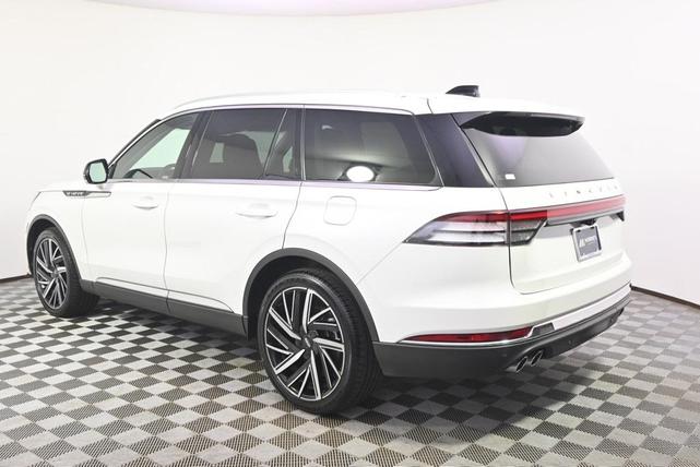 Photo of 2025 White Metallic Lincoln Aviator