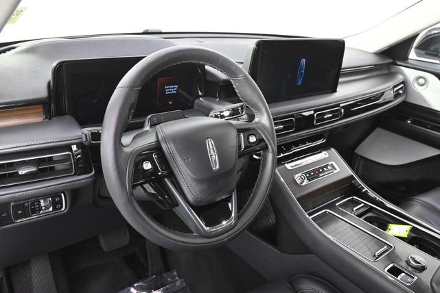 Photo of 2025 White Metallic Lincoln Aviator