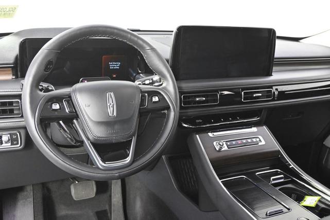 Photo of 2025 White Metallic Lincoln Aviator