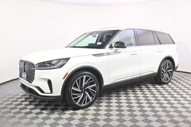 Photo of 2025 White Metallic Lincoln Aviator
