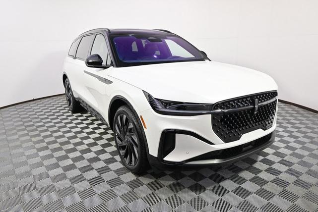 Photo of 2025 White Platinum Lincoln Nautilus