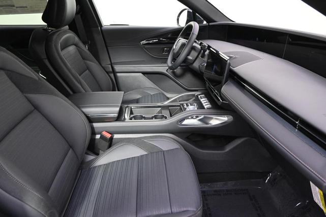 Photo of 2025 White Platinum Lincoln Nautilus