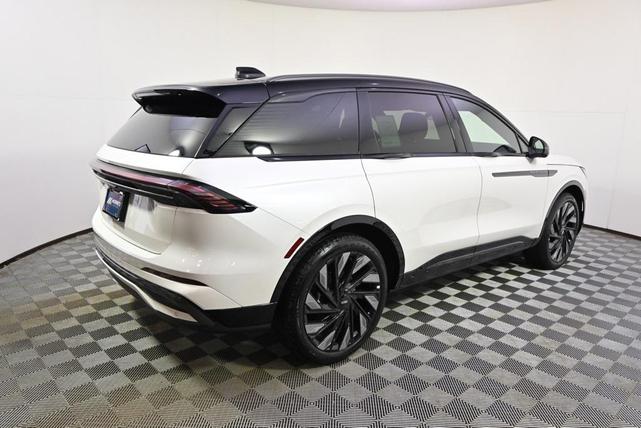 Photo of 2025 White Platinum Lincoln Nautilus