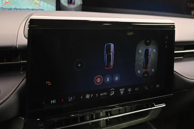 Photo of 2025 White Platinum Lincoln Nautilus