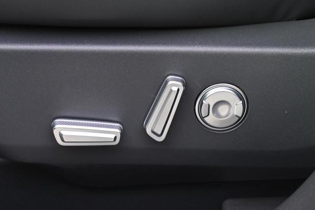 Photo of 2025 White Platinum Clearcoat Metallic Lincoln Nautilus