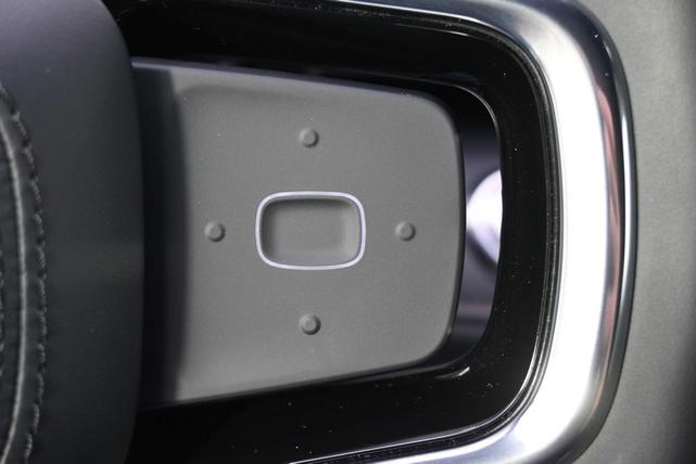 Photo of 2025 White Platinum Clearcoat Metallic Lincoln Nautilus
