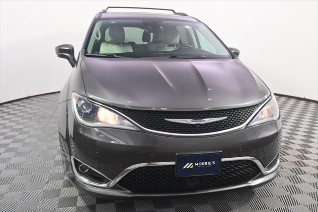 Photo of 2017 Granite Crystal Metallic Clearcoat Chrysler Pacifica