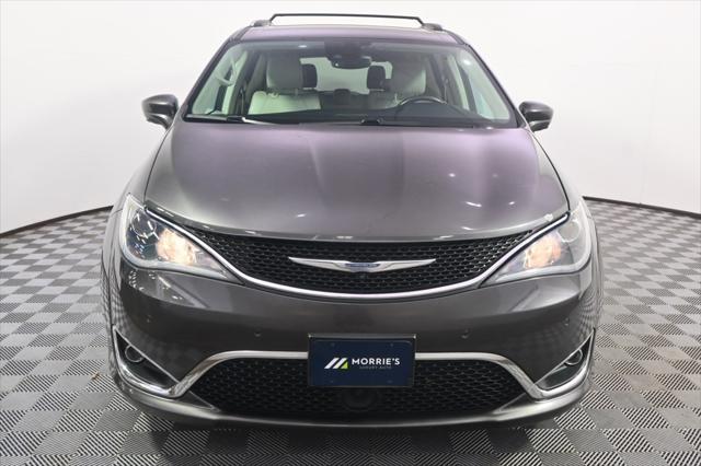 Photo of 2017 Granite Crystal Metallic Clearcoat Chrysler Pacifica