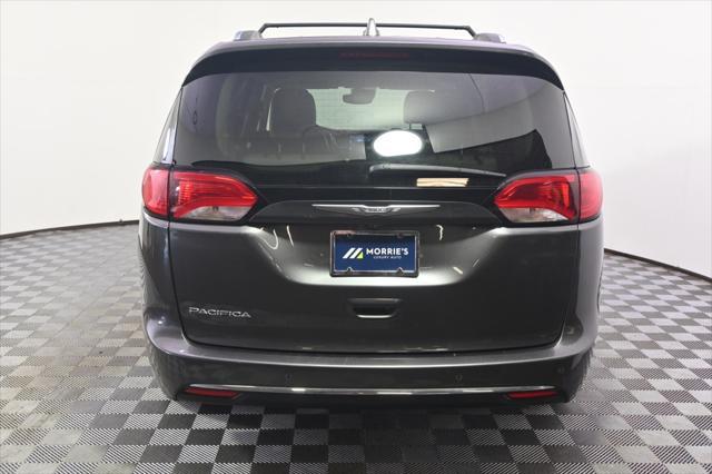 Photo of 2017 Granite Crystal Metallic Clearcoat Chrysler Pacifica