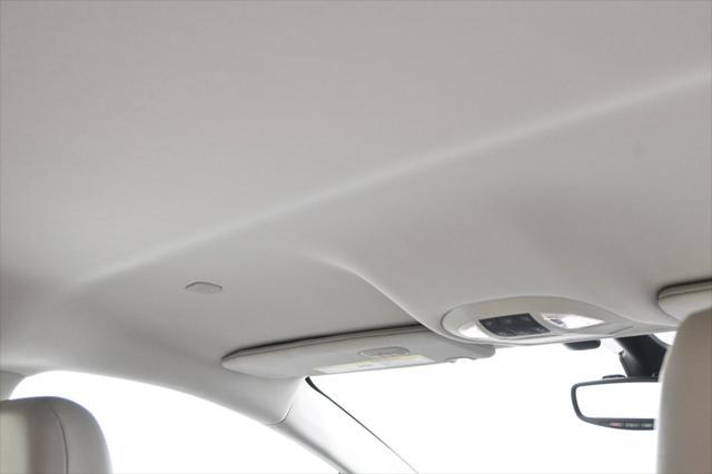 Photo of 2017 Granite Crystal Metallic Clearcoat Chrysler Pacifica