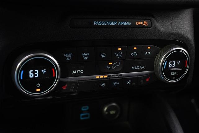 Photo of 2021 Star White Metallic Tri-Coat Ford Escape