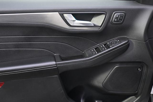 Photo of 2021 Star White Metallic Tri-Coat Ford Escape