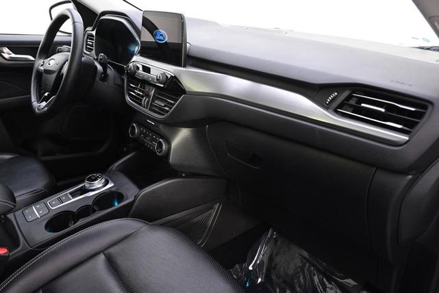Photo of 2021 Star White Metallic Tri-Coat Ford Escape