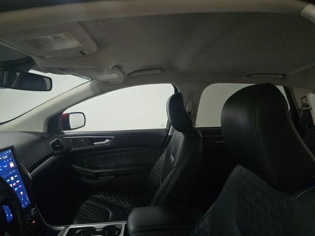 Photo of 2024 Rapid Red Metallic Tinted Clearcoat Ford Edge