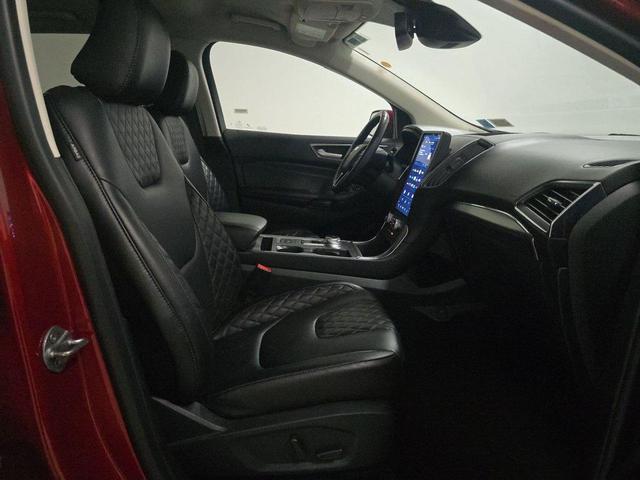 Photo of 2024 Rapid Red Metallic Tinted Clearcoat Ford Edge