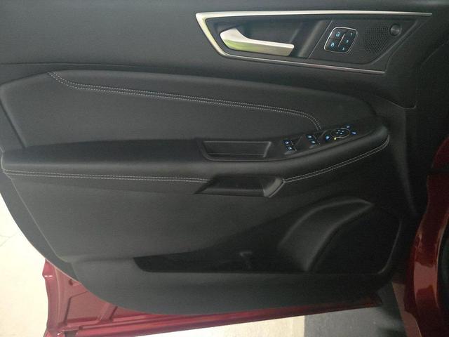 Photo of 2024 Rapid Red Metallic Tinted Clearcoat Ford Edge