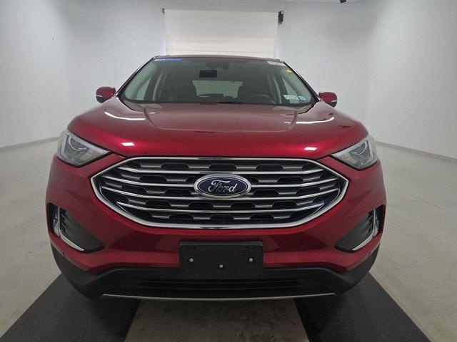 Photo of 2024 Rapid Red Metallic Tinted Clearcoat Ford Edge
