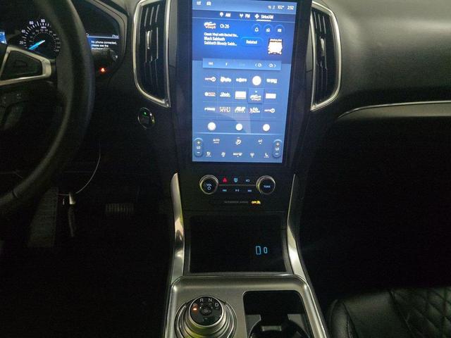 Photo of 2024 Rapid Red Metallic Tinted Clearcoat Ford Edge