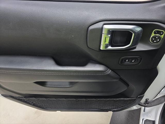 Photo of 2021 Bright White Clearcoat Jeep Gladiator