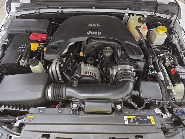 Photo of 2021 Bright White Clearcoat Jeep Gladiator