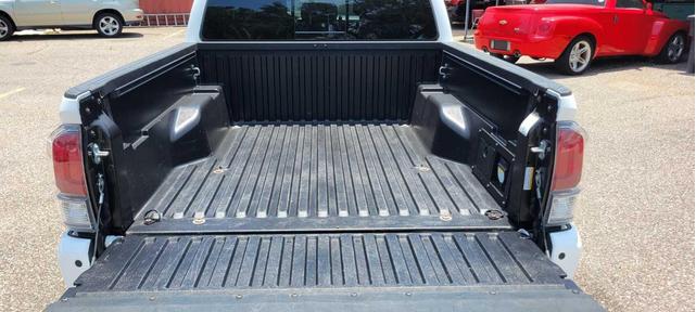 Photo of 2021 Super White Toyota Tacoma
