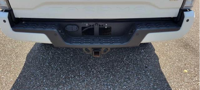 Photo of 2021 Super White Toyota Tacoma