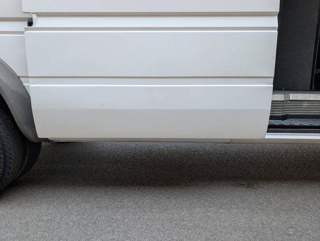 Photo of 2005 White Dodge Sprinter