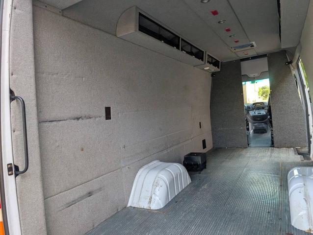 Photo of 2005 White Dodge Sprinter