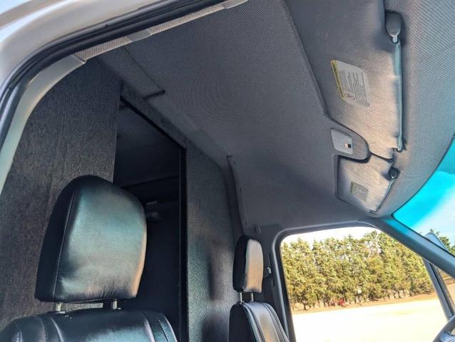 Photo of 2005 White Dodge Sprinter