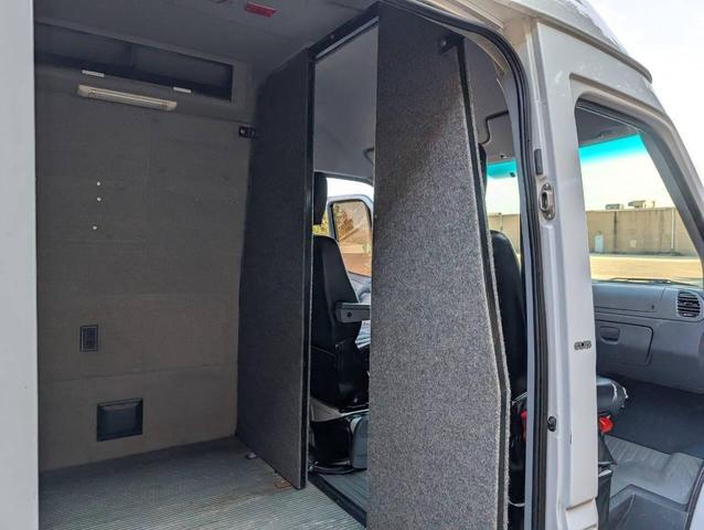 Photo of 2005 White Dodge Sprinter