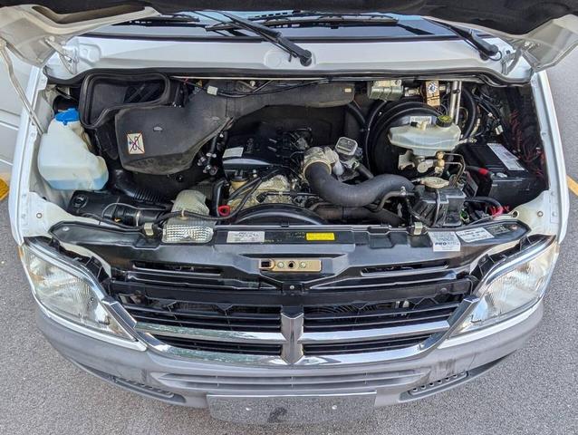 Photo of 2005 White Dodge Sprinter