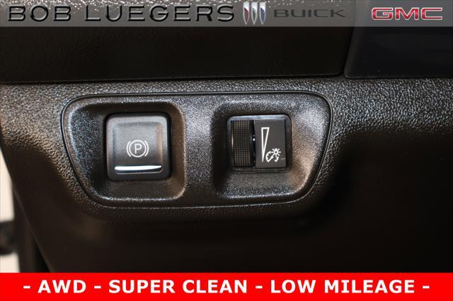 Photo of 2023 Summit White GMC Acadia