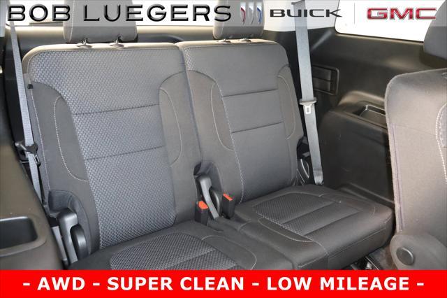 Photo of 2023 Summit White GMC Acadia