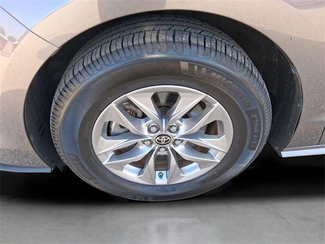 Photo of 2021 Celestial Silver Metallic Toyota Sienna