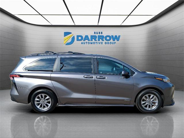 Photo of 2021 Celestial Silver Metallic Toyota Sienna
