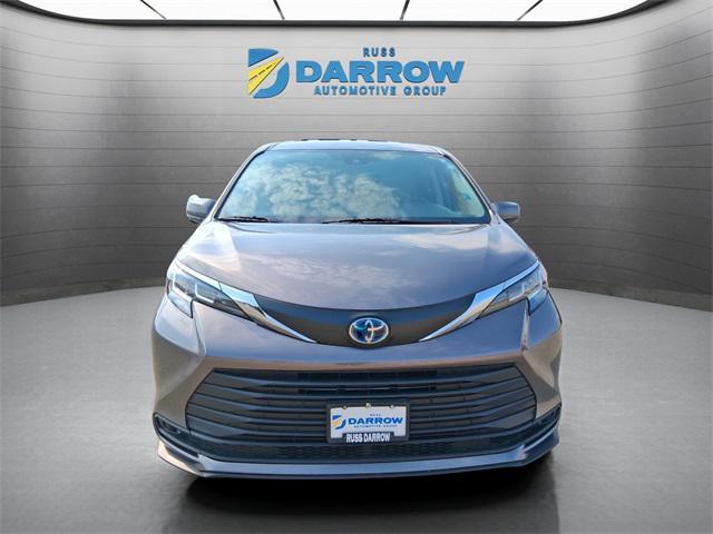 Photo of 2021 Celestial Silver Metallic Toyota Sienna